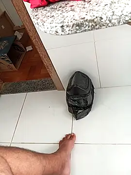 Snapshot of lobomisterioso13 chatting on October 27, 10:28 am lobomisterioso13 online show from October 27, 10:28 am