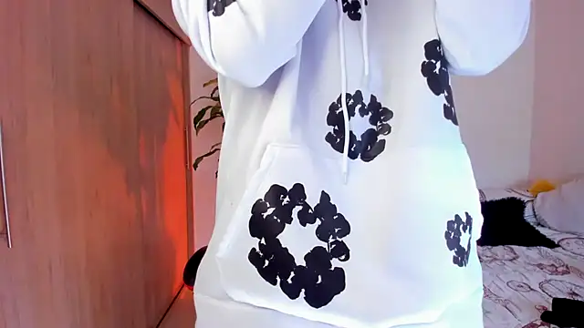 aldrinwhite online show from March 14, 6:26 pm