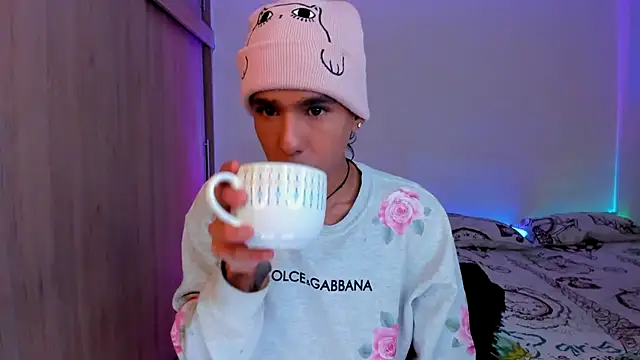 aldrinwhite online show from January 11, 6:00 pm