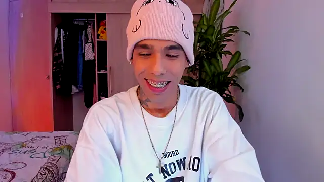 aldrinwhite online show from December 15, 7:55 pm