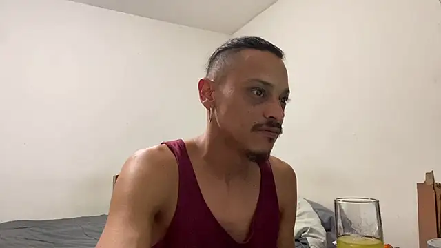 villanocat online show from December 14, 4:12 am