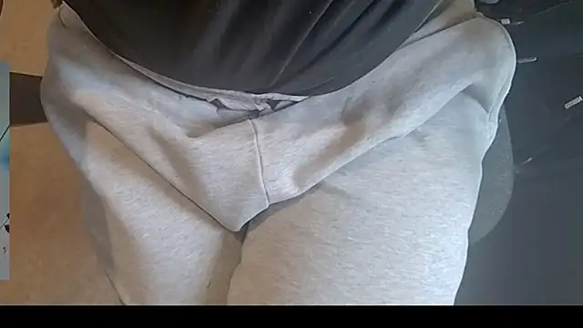 Snapshot of an4y8ot chatting on October 1, 1:37 pm an4y8ot online show from October 1, 1:37 pm