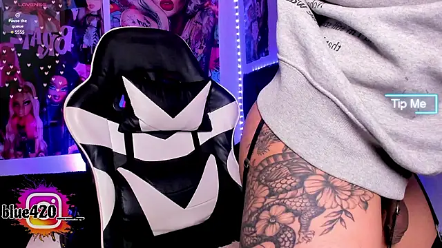 Skyler  blue4 online show from February 7, 9:05 am