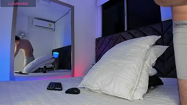 Luca ferrer  online show from February 9, 4:36 am