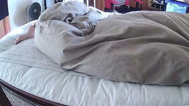 qoooqing67 online show from April 24, 8:55 pm