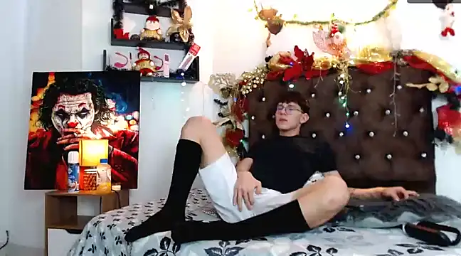 Snapshot of flowers18 chatting on December 29, 8:58 pm flowers18 online show from December 29, 8:58 pm