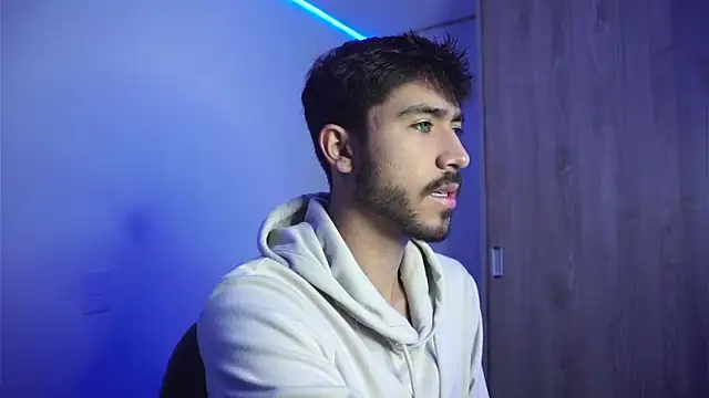 dam0n fr0st online show from December 28, 12:47 pm