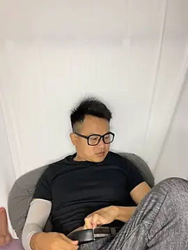 lixiaoshuai8 online show from April 2, 7:49 am