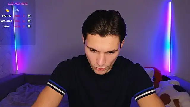 denlover1 online show from December 3, 1:17 pm