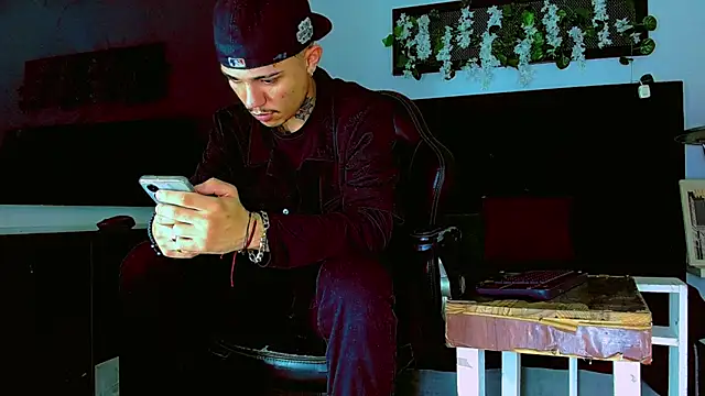 HannibalLester online show from April 21, 4:29 am