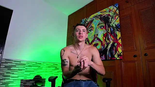 Snapshot of Dimitri_higth420 chatting on February 6, 1:05 am Dimitri higth420 online show from February 6, 1:05 am