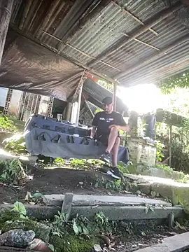 Jestebanano online show from April 2, 2:25 pm