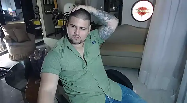 pitbullveryhot online show from February 15, 3:42 am