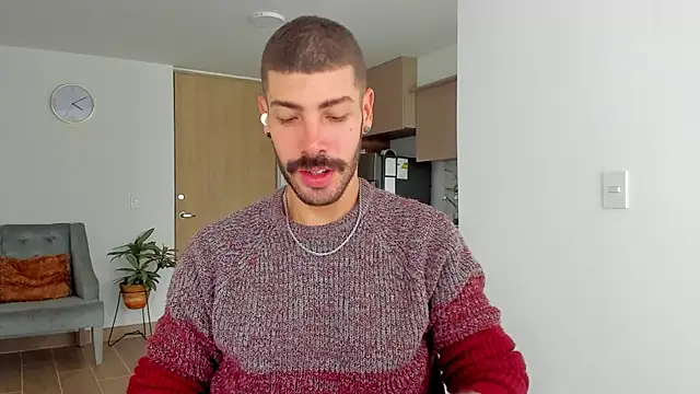 Snapshot of Guyinthemountain chatting on January 3, 12:52 pm Guyinthemountain online show from January 3, 12:52 pm