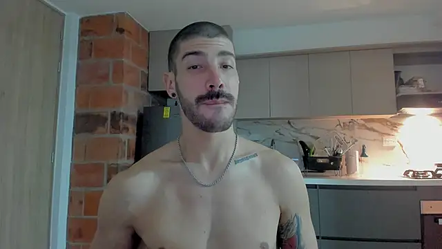 Snapshot of Guyinthemountain chatting on January 28, 11:39 pm Guyinthemountain online show from January 28, 11:39 pm