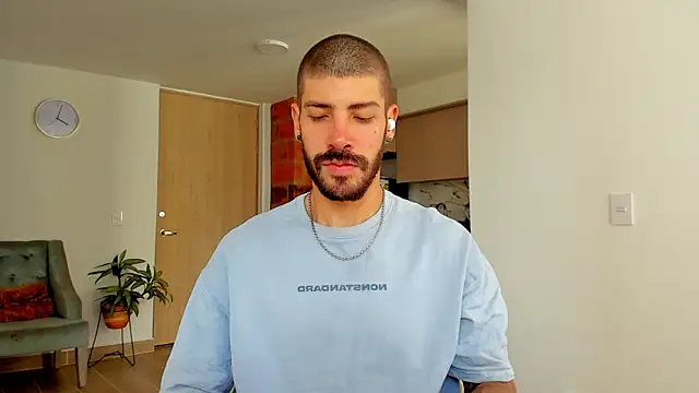 Snapshot of Guyinthemountain chatting on January 15, 12:58 pm Guyinthemountain online show from January 15, 12:58 pm