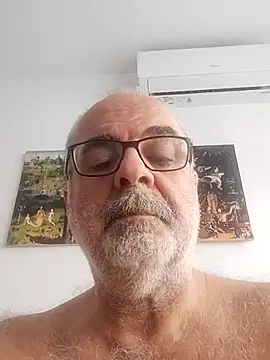 Snapshot of Satiro_Sevilla chatting on September 24, 3:10 pm Satiro Sevilla online show from September 24, 3:10 pm