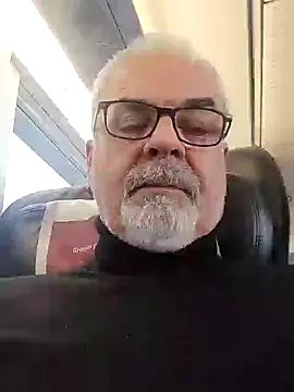 Snapshot of Satiro_Sevilla chatting on December 26, 3:31 pm Satiro Sevilla online show from December 26, 3:31 pm