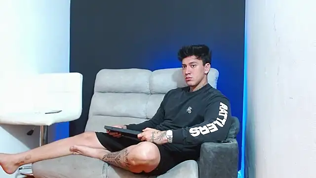 JUSTIN FULLER1 online show from March 15, 10:16 pm