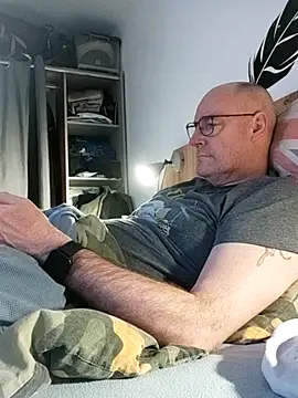 bogland33 online show from March 18, 7:28 pm