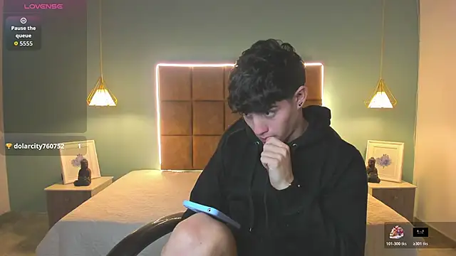 AlejooTwink online show from December 1, 8:17 am