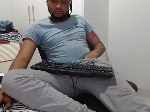 sexybobreezy online show from February 4, 2:45 pm