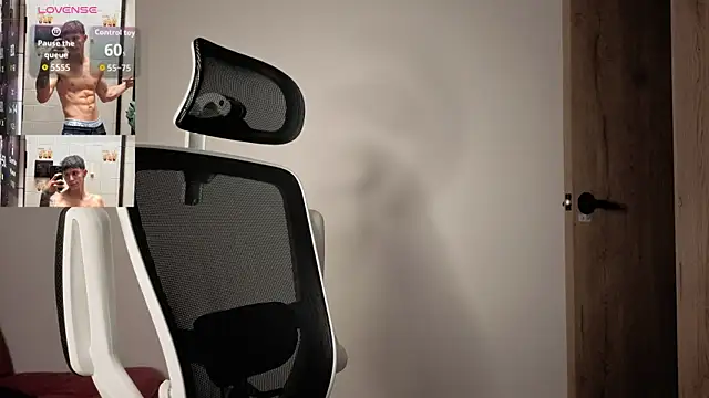 Cristopher23  online show from December 15, 9:39 am