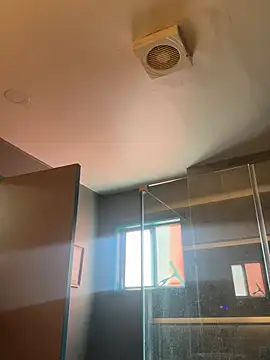 EstesEntey online show from April 22, 4:45 pm