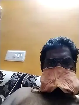 Snapshot of naughtykarthiktamilboy975 chatting on December 23, 10:01 pm naughtykarthiktamilboy975 online show from December 23, 10:01 pm