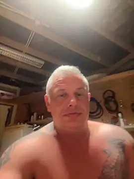 Snapshot of JakubW79 chatting on December 18, 2:42 am JakubW79 online show from December 18, 2:42 am