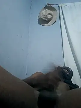 smalldick643 online show from April 3, 11:12 pm