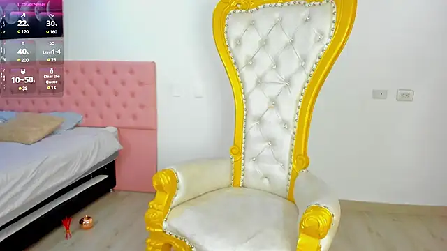 Latrellx7 online show from February 8, 11:33 am