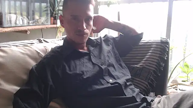 roystonee01 online show from February 23, 5:58 pm