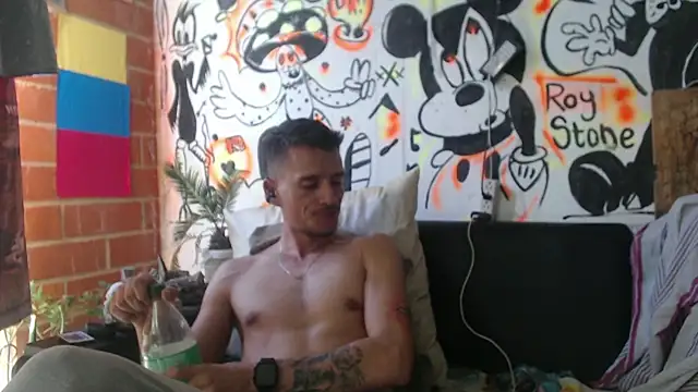 roystonee01 online show from November 7, 8:34 pm