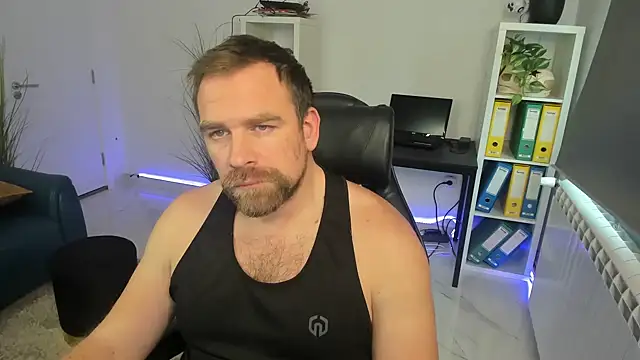 John-E-Dough online show from December 4, 9:27 am