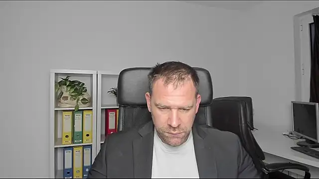 Snapshot of John-E-Dough chatting on December 27, 5:52 am John-E-Dough online show from December 27, 5:52 am