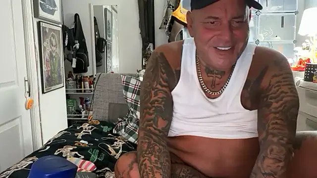 joeytatts66 online show from October 30, 2:57 am