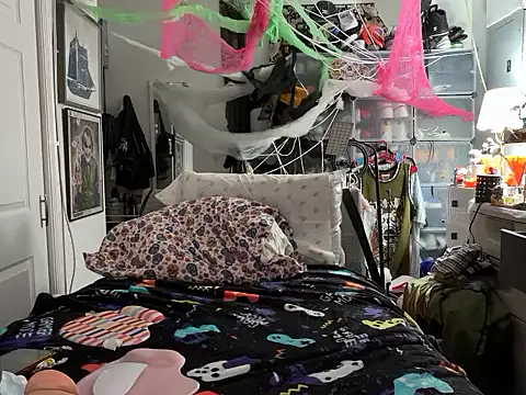 joeytatts66 online show from October 5, 4:27 am