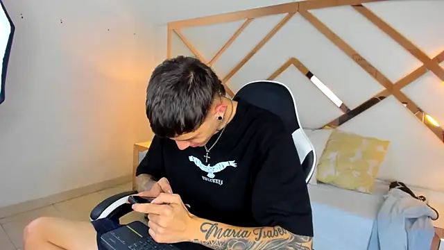 Snapshot of Adam_hard_ chatting on September 30, 7:50 pm Adam hard  online show from September 30, 7:50 pm