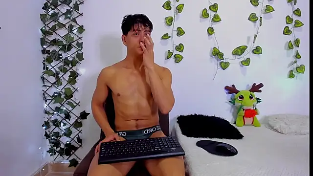 Valentino  X online show from November 11, 5:01 am