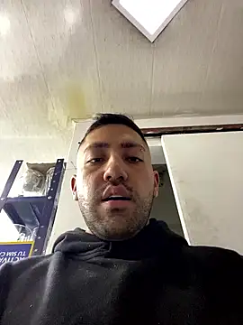 JuanZapata33 online show from January 16, 9:39 pm