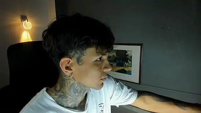 Travistanner 28 online show from December 23, 4:43 am