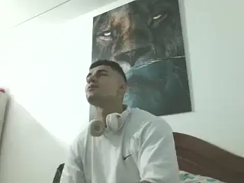 Snapshot of Danifornari chatting on December 4, 3:15 am Danifornari online show from December 4, 3:15 am