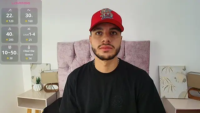 Snapshot of Amadeo_Wild chatting on October 21, 3:59 pm Amadeo Wild online show from October 21, 3:59 pm