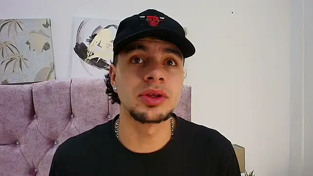 Snapshot of Amadeo_Wild chatting on February 9, 12:19 pm Amadeo Wild online show from February 9, 12:19 pm