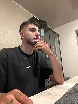 Snapshot of Amadeo_Wild chatting on September 22, 2:55 am Amadeo Wild online show from September 22, 2:55 am