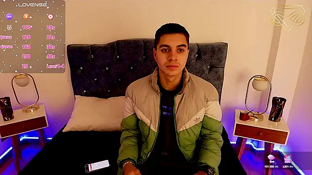 Snapshot of Amadeo_Wild chatting on December 12, 1:17 pm Amadeo Wild online show from December 12, 1:17 pm