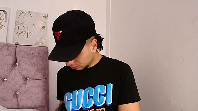 Snapshot of Amadeo_Wild chatting on February 2, 1:08 pm Amadeo Wild online show from February 2, 1:08 pm