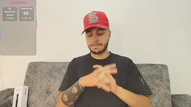 Snapshot of Amadeo_Wild chatting on October 4, 9:52 pm Amadeo Wild online show from October 4, 9:52 pm