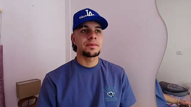 Snapshot of Amadeo_Wild chatting on February 10, 2:59 pm Amadeo Wild online show from February 10, 2:59 pm